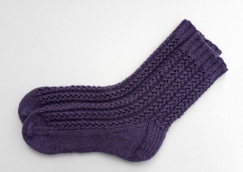 Easy 4-Row Repeat Lace Socks free crochet pattern by Winwick Mum