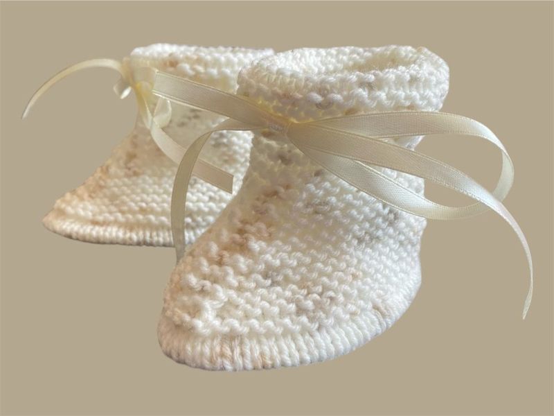Tuck Fold Baby Booties free crochet pattern by The Knitting Times