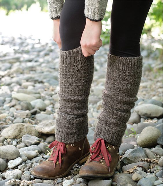 Olallie Legwarmers free crochet pattern by Rachel Kieselburg (Tolt Yarn and Wool)