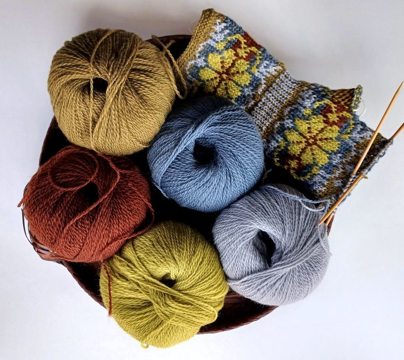 Temptation Mittens free crochet pattern by Fleece Love Happiness (blog)
