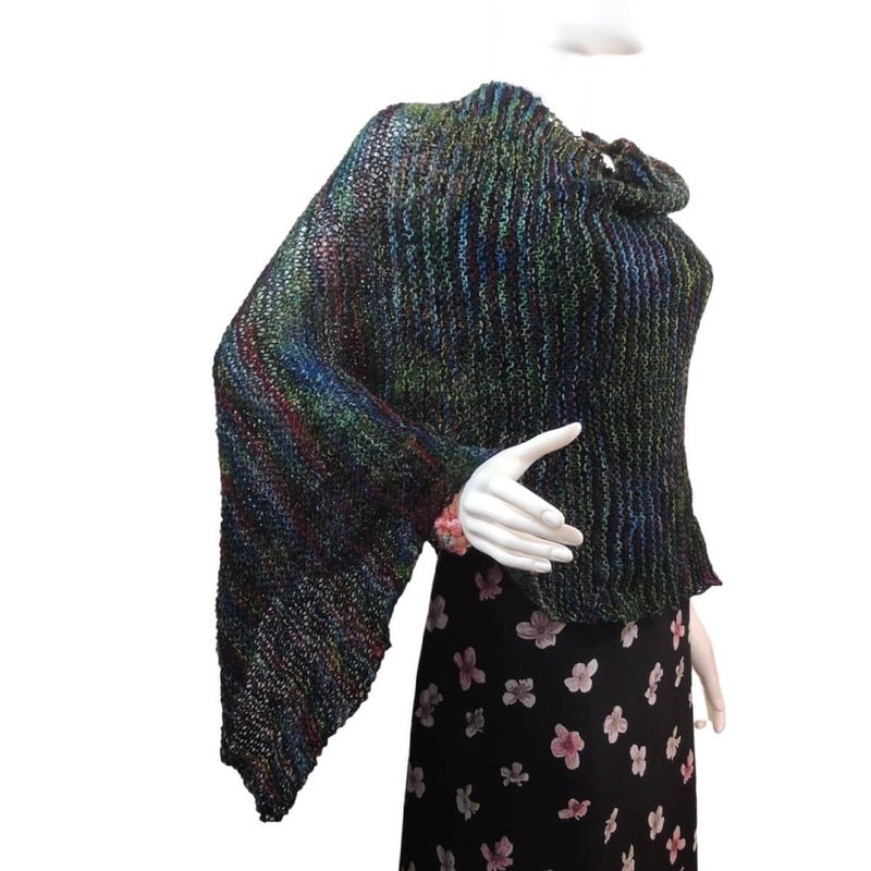 Funny Papers Poncho free crochet pattern by Jessie Rayot