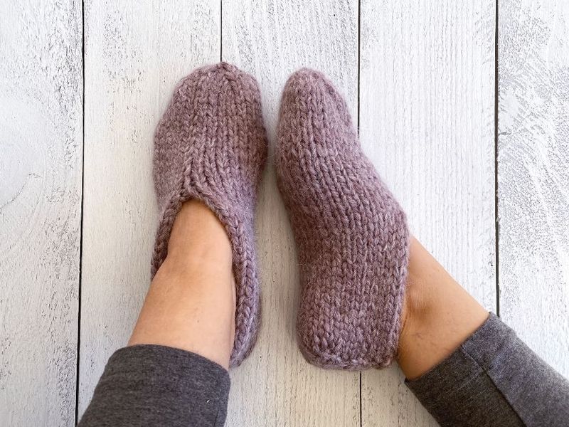 Easy Super Bulky Knit Slipper Socks free crochet pattern by Amanda Saladin