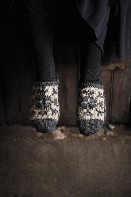 Smide Slippers free crochet pattern by Maja Karlsson